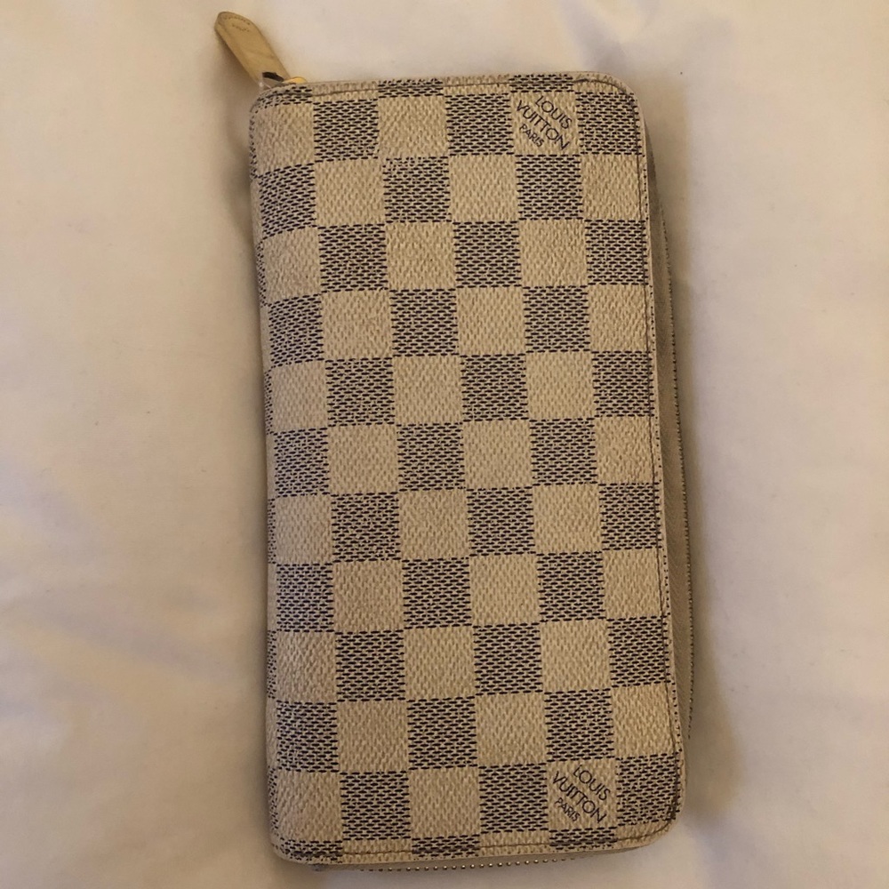 Louis Vuitton Zippy Wallet